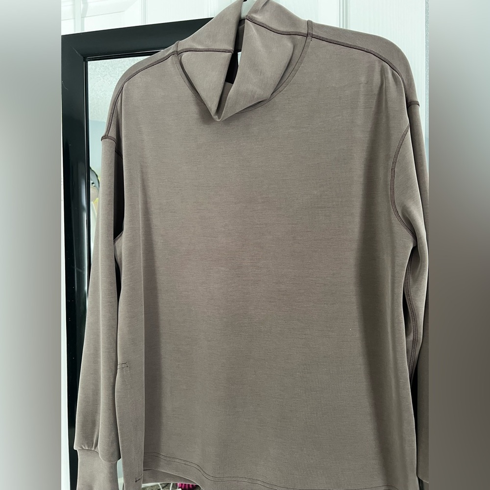 Lululemon Softstreme funnel neck